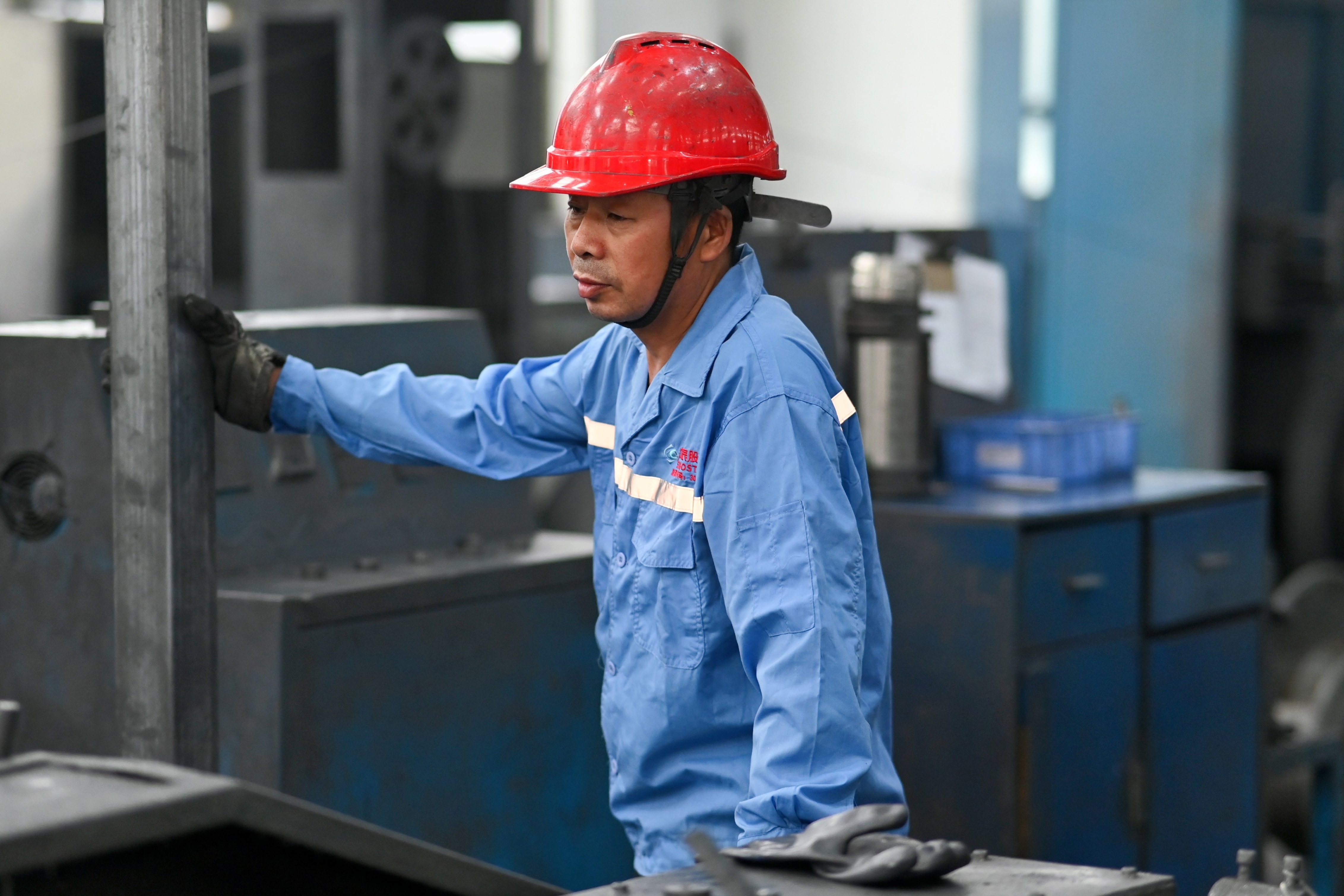 丝路匠者心：80000公里的汗水与荣光——记裸线厂拉丝机长宗云宝